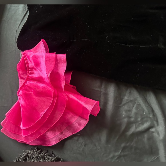 Brand new Linda Cherry dress in velvet and ruffle sleeves - Picture 3 of 4